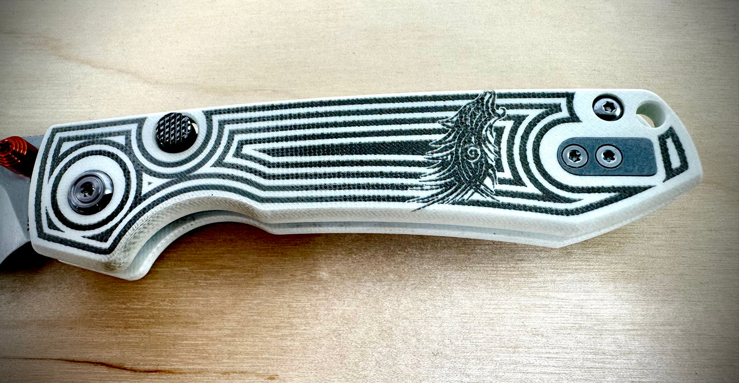 Vosteed - Raccoon - White G10 - Tribal Wolf - Length 7 1/2 In