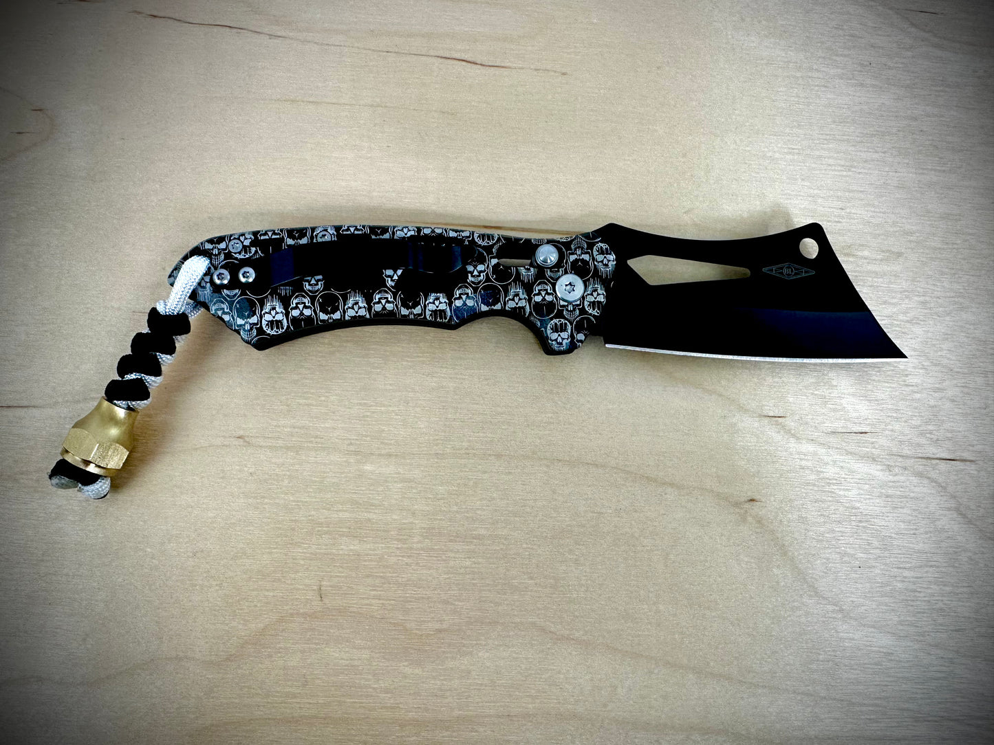 EMTHiii - Cleaver - Skulls and Lanyard - Length 7 3/4 In